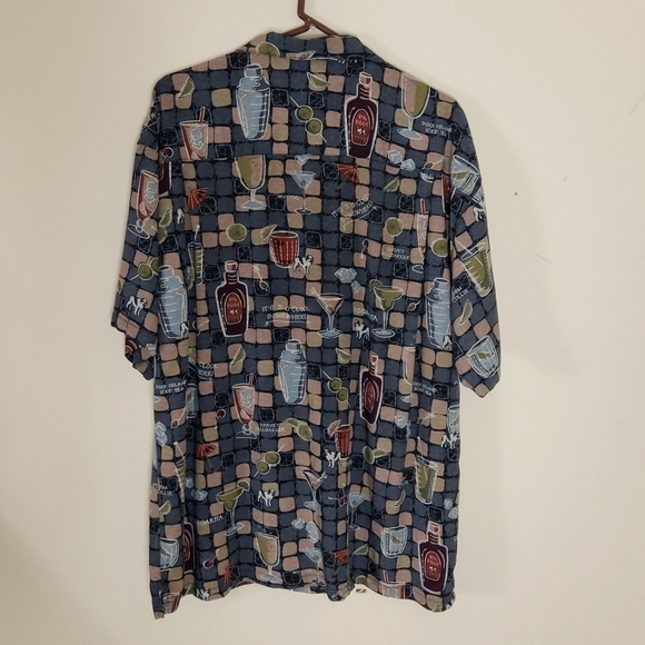 Big Dog Men's Hawaiian Shirt Size L Short Sleeves Bar Scene graphics - Picture 4 of 4